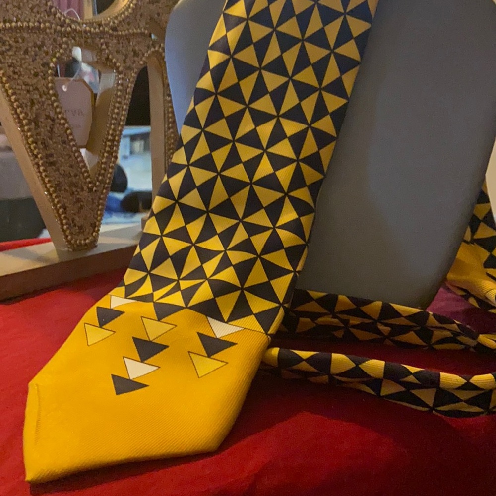 Gianni Versace deep  yellow tone made in Spain🤩🥰